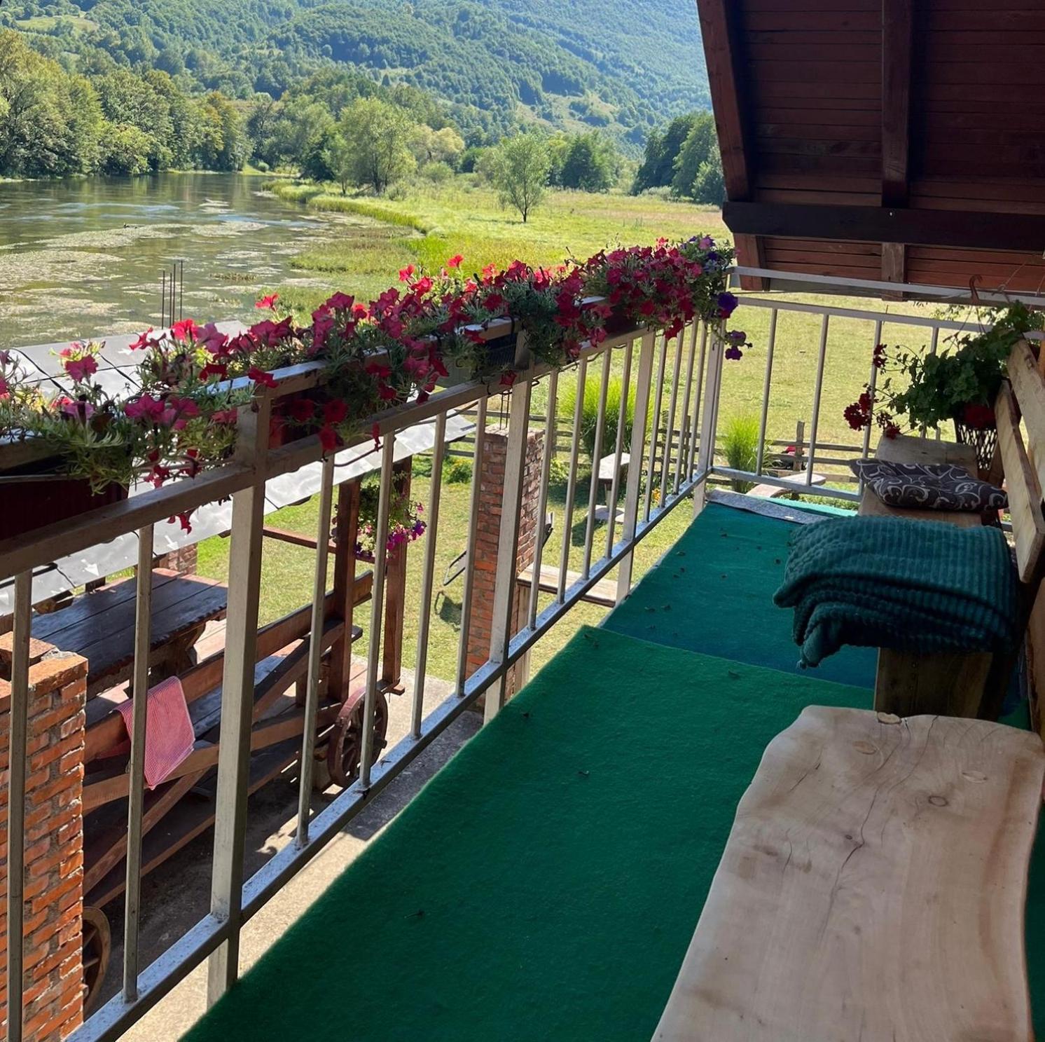 Bed And Breakfast Family Djukic Sipovo Extérieur photo